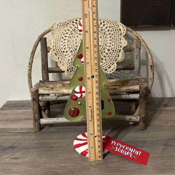 NWT PEPPERMINT SQUARE ACRYLIC CHRISTMAS TREE WITH PEPPERMINTS - Picture 6 of 9